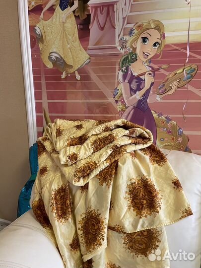 Покрывало стеганое атласное с юбкой