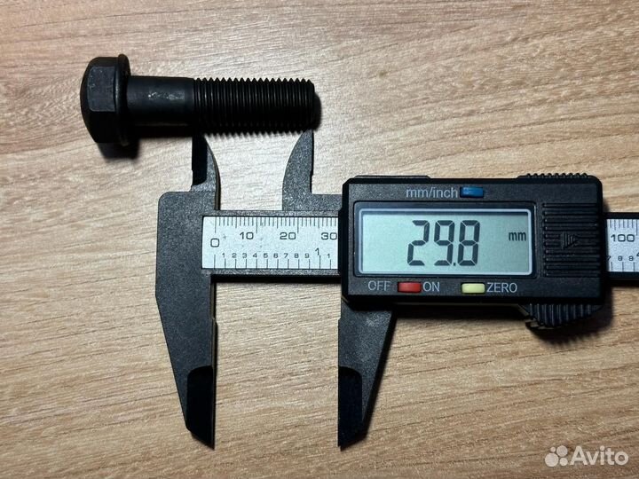 Болт и Гайка на траки асфальтоукладчика Dynapac