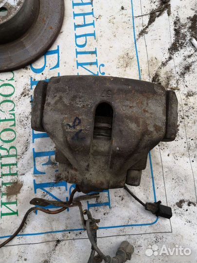 Передний правый суппорт audi A6 c5