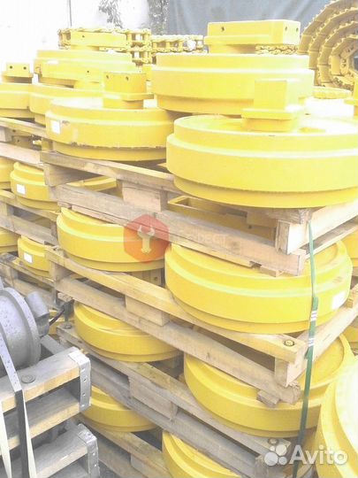 Колесо направляющее Hitachi ZX520LCH-3 9244297