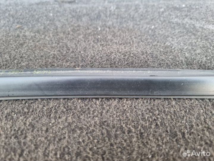 Бархотка передняя правая Bmw 3 E90 3.0 N52B30 2010