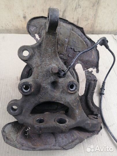 Кулак передний передний левый Mercedes-Benz