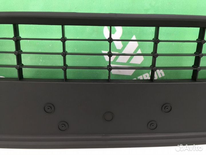 Решетка в бампер центральная Форд Фокус 2 08-11