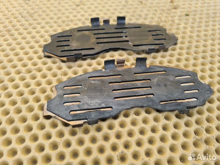 Противоскрипные пластины переднее Infiniti M25 M37