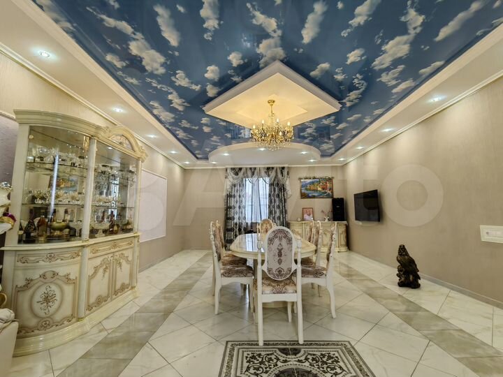 Коттедж 250 м² на участке 14 сот.