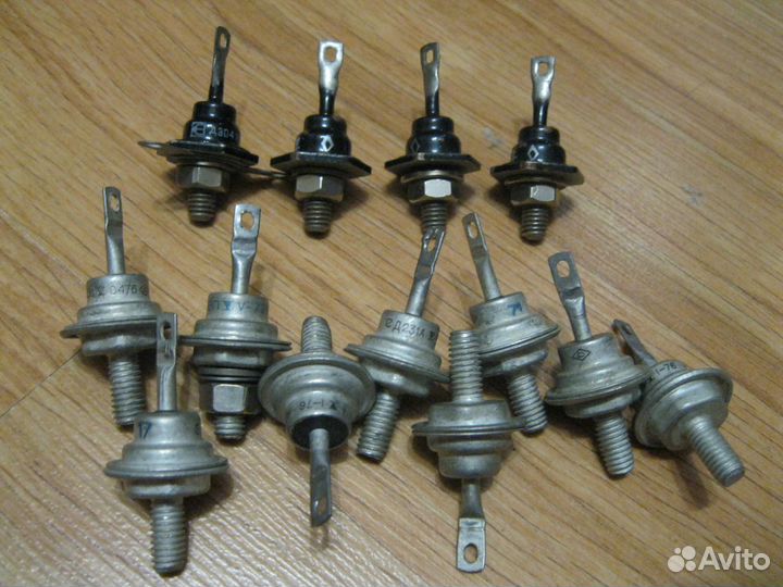 Радиодетали транзистор диод тиристор конденсатор