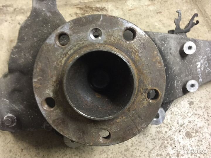 Кулак поворотный передний левый BMW : 7 F01 F02