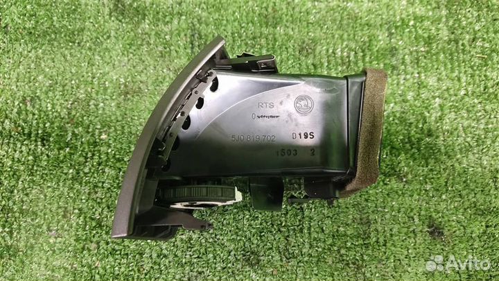 Дефлектор торпедо правый Skoda Fabia 5J 2010