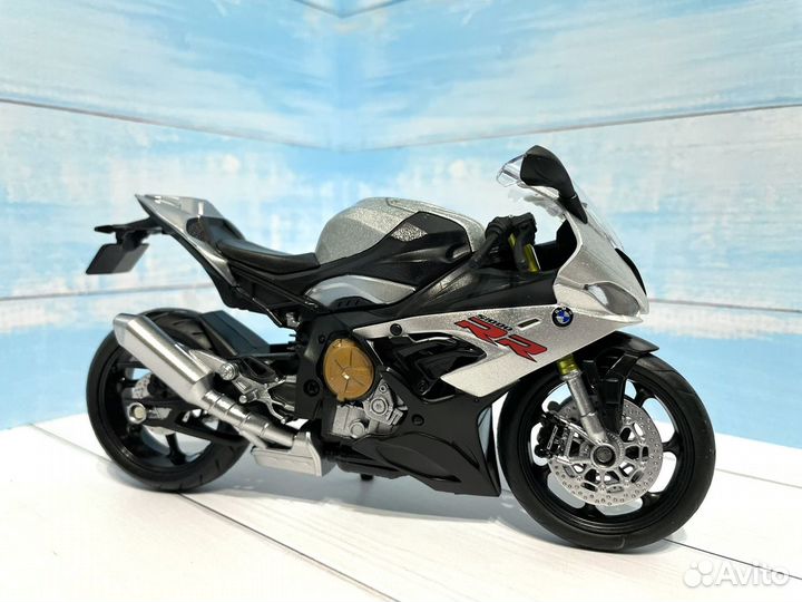 Модель мотоцикла BMW S1000RR 1/12