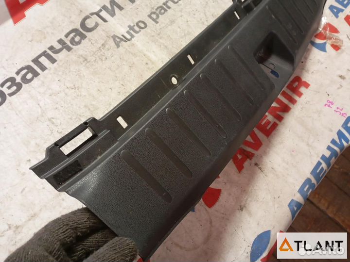 Накладка замка багажника honda FIT shuttle