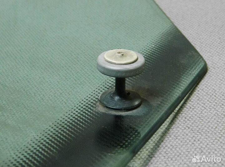 Стекло двери передней левой Audi 80 B3