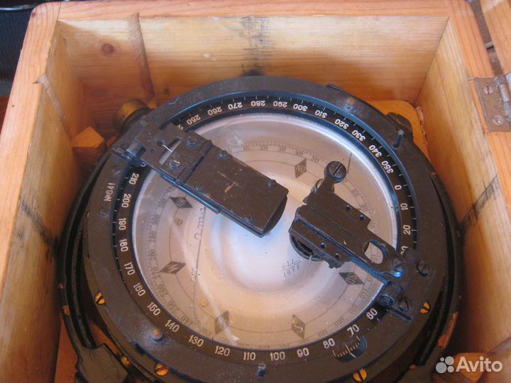 Морской магнитный 127 мм компас