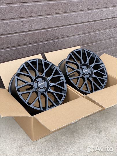 Momo MAtt Black 7,5x17/4x100