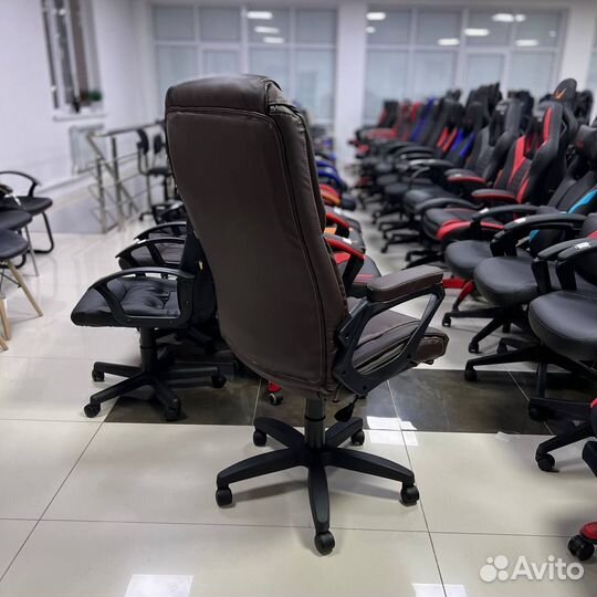 Офисное компьютерное кресло Одиссей (цвета)