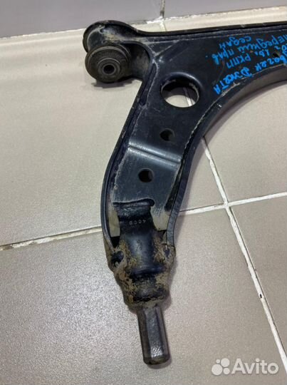 Рычаг передний правый Volkswagen Jetta 2010