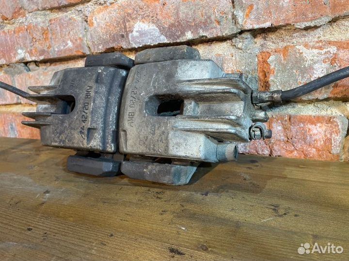 Суппорт тормозной передний Bmw 3 E91 N43B20 2011