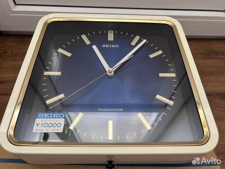 Настенные часы Seiko