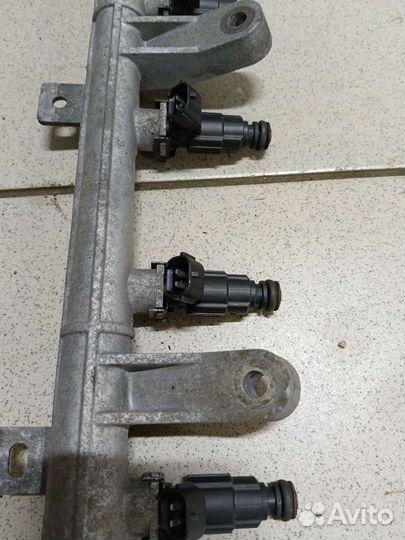 Топливная рампа форсунки Хендай Акцент