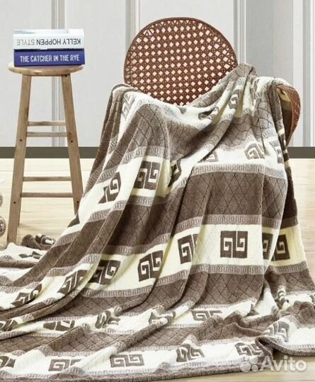 Пледы и покрывало