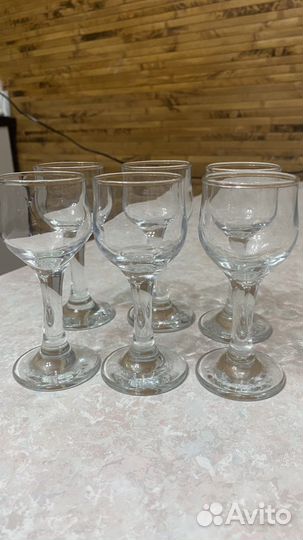 Пивные кружки, фужеры для вина и шампанского