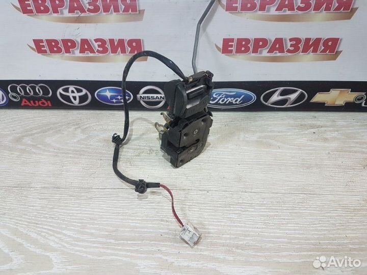 Замок двери передний левый Mazda Premacy cpew FS