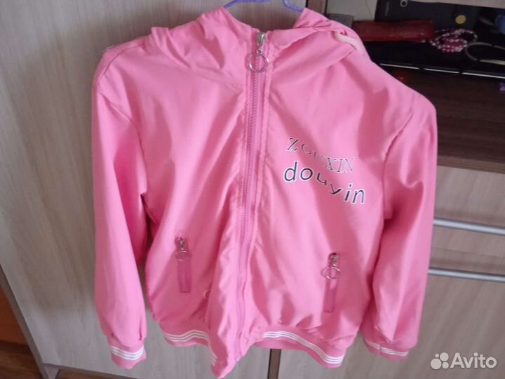 Ветровка новая на девочку 10-11 лет