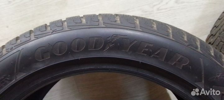 Goodyear UltraGrip Performance 255/45 R18 103V