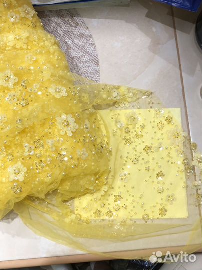 Ткань вышитая с бисером и пайетками