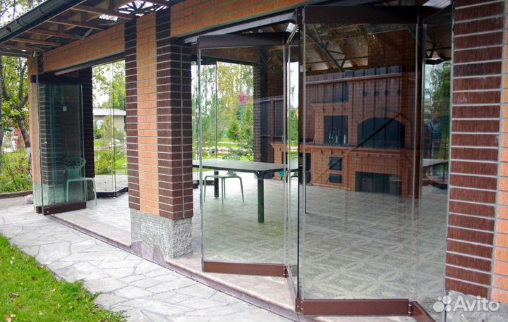 Безрамное остекление беседки