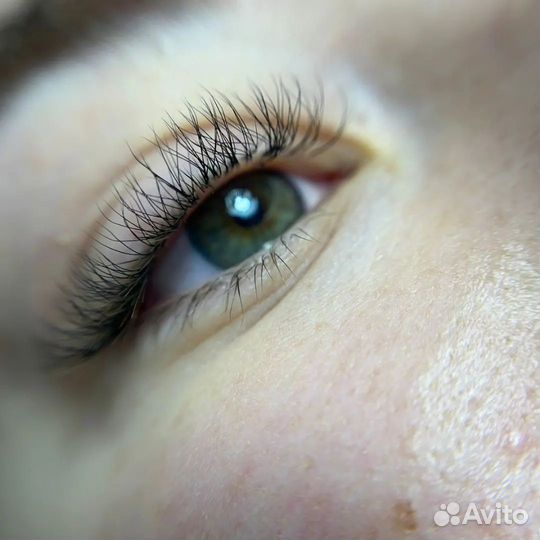 Модель на наращивание ресниц