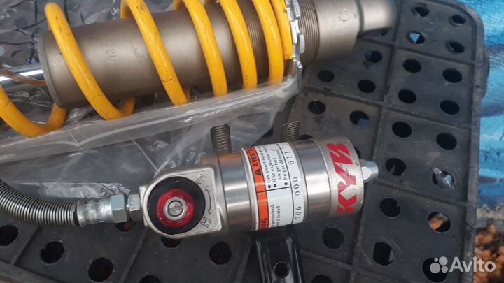 Задний амортизатор kyb