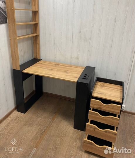 Маникюрный стол