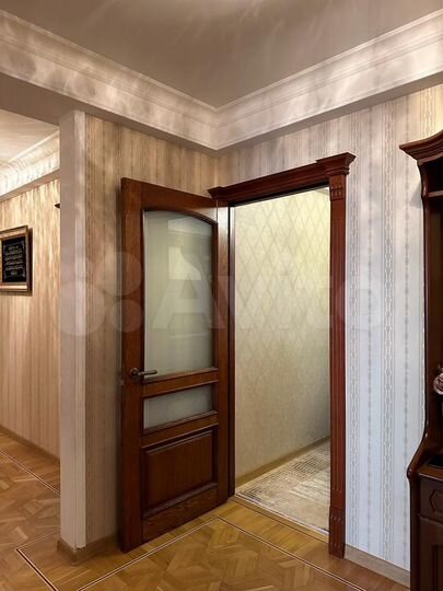 4-к. квартира, 100 м², 4/9 эт.