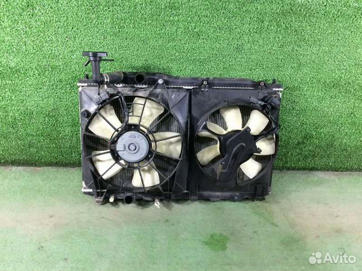 Радиатор охлаждения двигателя Honda Civic FD1 R18A