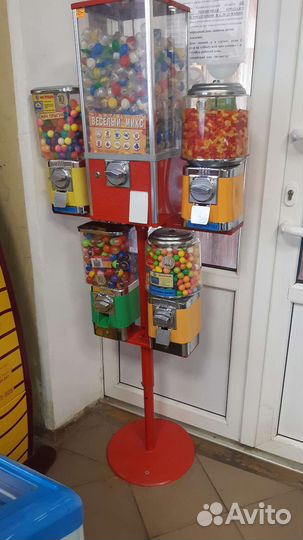 Торговый автоматы игрушки, жвачки