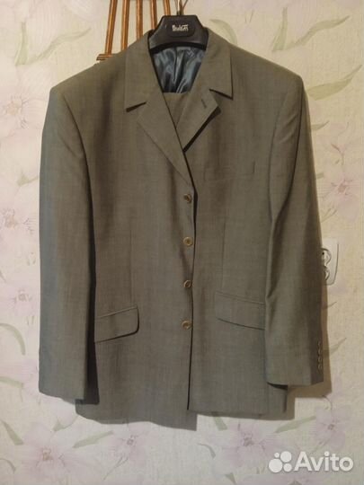 Продать мужской костюм