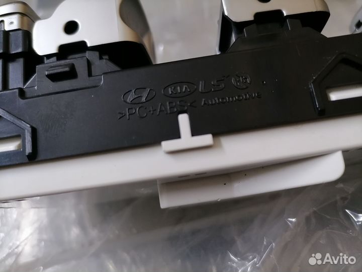 Блок кнопок стеклоподъемников Genesis G70