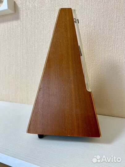 Метроном механический в деревянном корпусе. ГДР