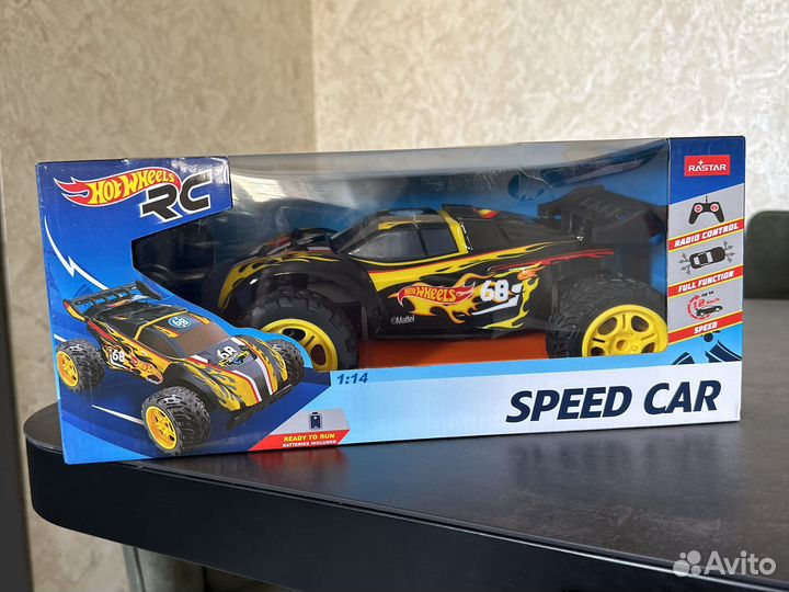 Машина гоночная с радиоуправлением