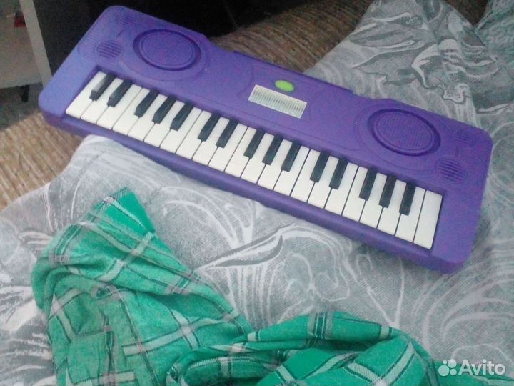 Первый синтезатор-Игрушка. Очень хорошее состояние