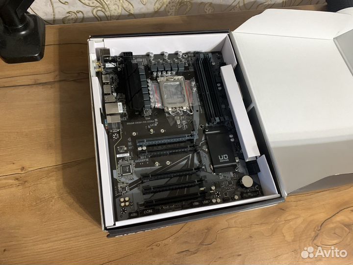 Материнская платa LGA 1700 B660 Wi-Fi 6