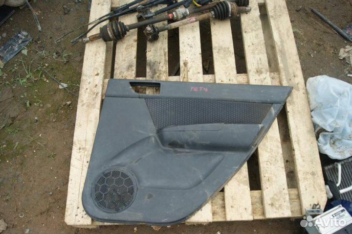 Обшивка двери задней правой Hyundai Getz 1.4 G4EE