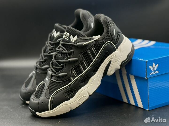 Кроссовки Adidas ozweego