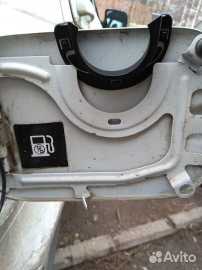 Кронштейн для лючка бензобака Приора