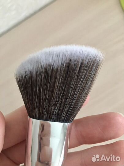 Кисть для макияжа