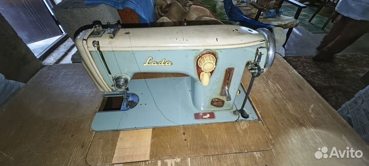 Старая швейная машинка LADA, самовывоз