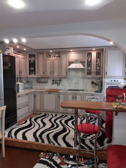 4-к. квартира, 121 м², 4/9 эт.