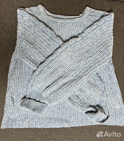 Женский голубой свитер