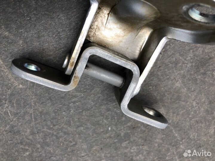 Петля двери задняя правая Kia Spectra LD S6D 2007