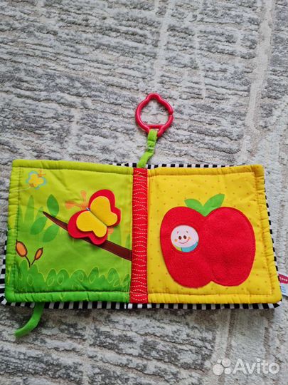 Игрушка книга-подвеска Tiny Love